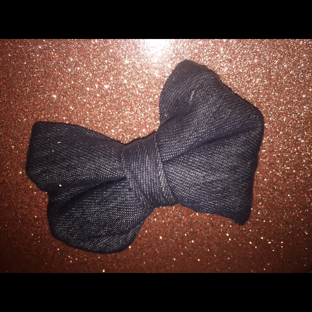 🎉 FREE 🎉 Jean Bow